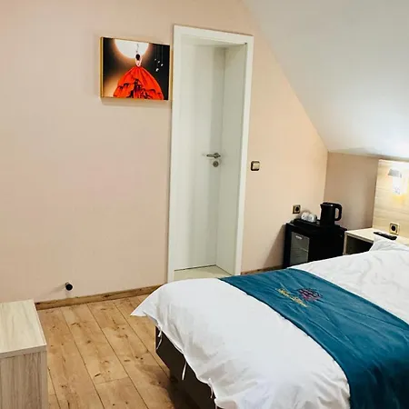 Libers Hotel *